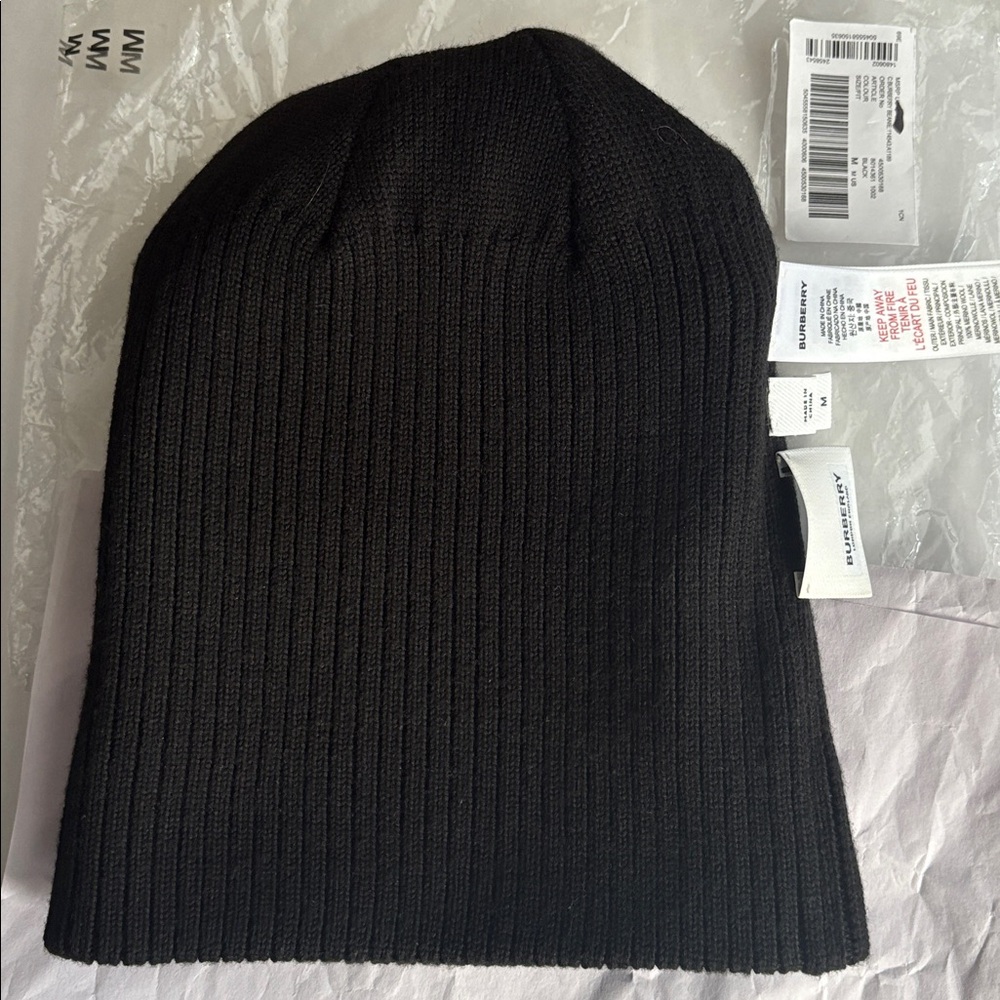 Burberry Black Ribbed Beanie logo unisex size medium like new used once - Picture 4 of 7